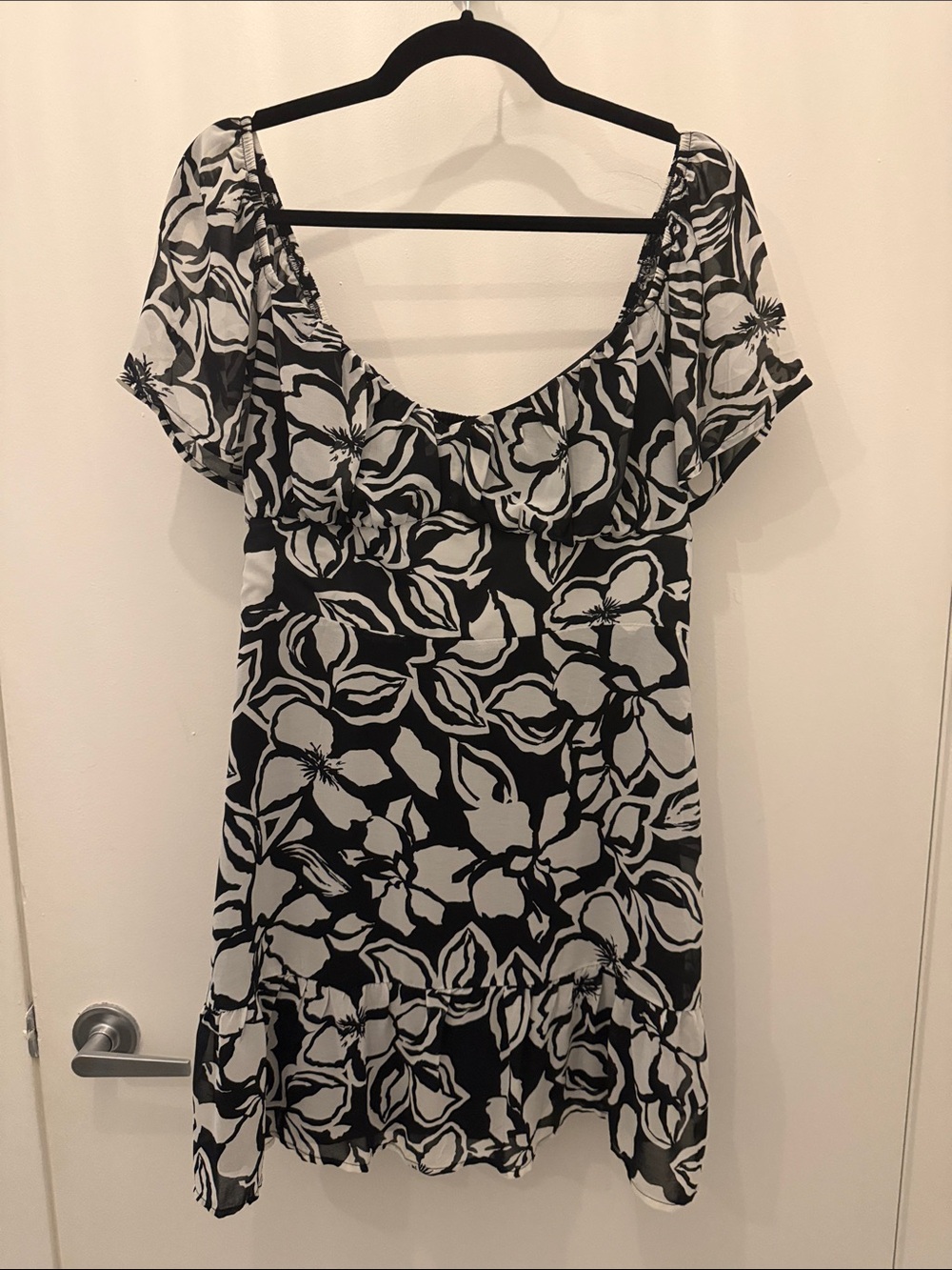 Dynamite Black & White Floral Scoop-Neck Mini Dress